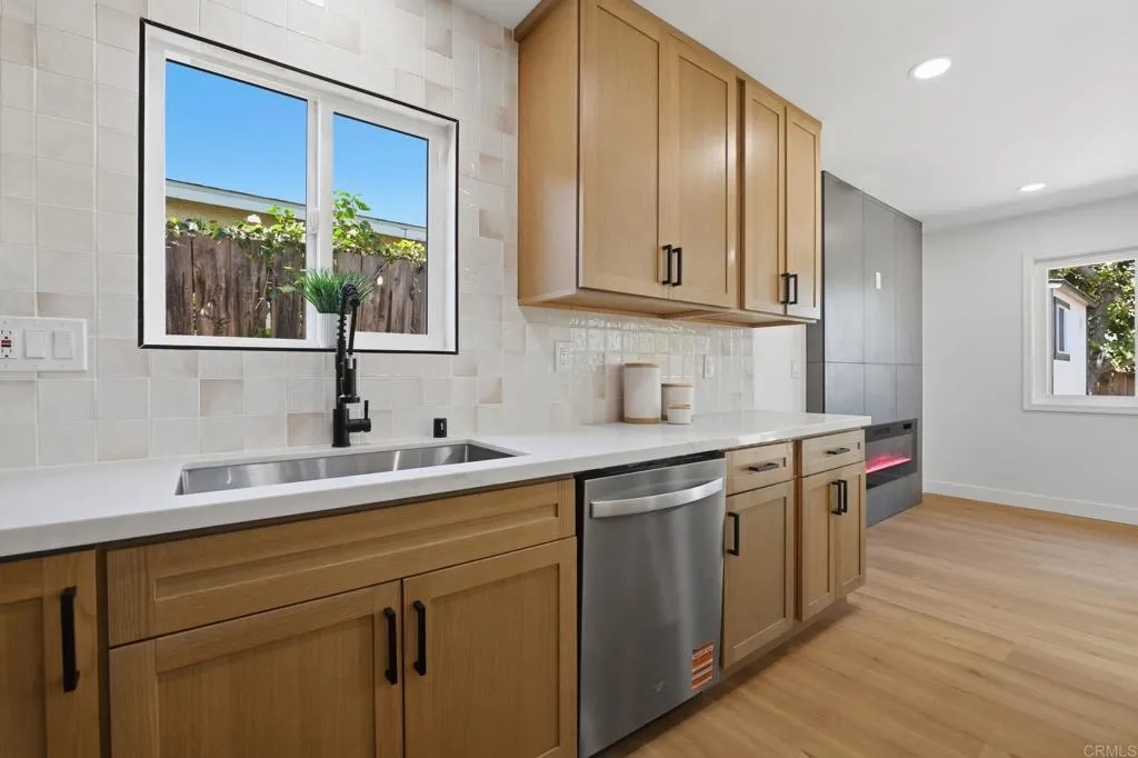 https://cdn.realtyfeed.com/cdn/127/306714758/ea30b6d64deb258ef4e761d017ae4c5e.webp
