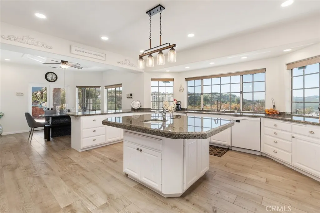 https://cdn.realtyfeed.com/cdn/127/306714760/4f2f83a1bbef7895e2925d35db64662d.webp