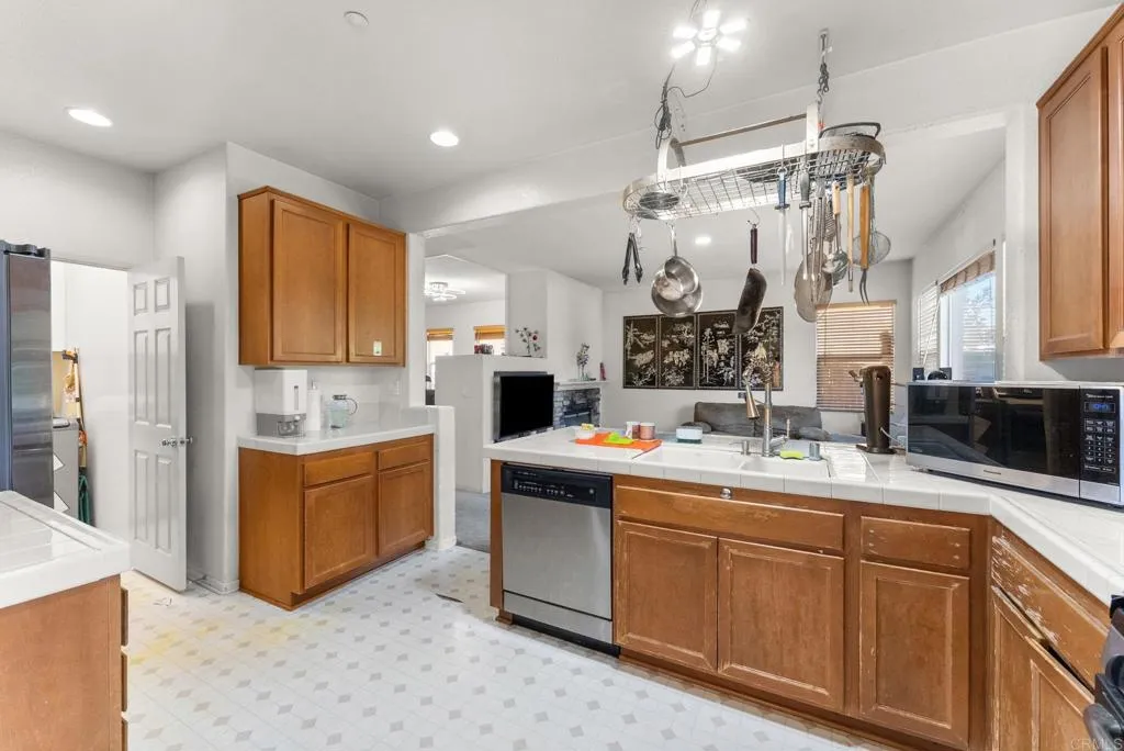 https://cdn.realtyfeed.com/cdn/127/306714771/1247ab9becefed9e23af30eb60917831.webp