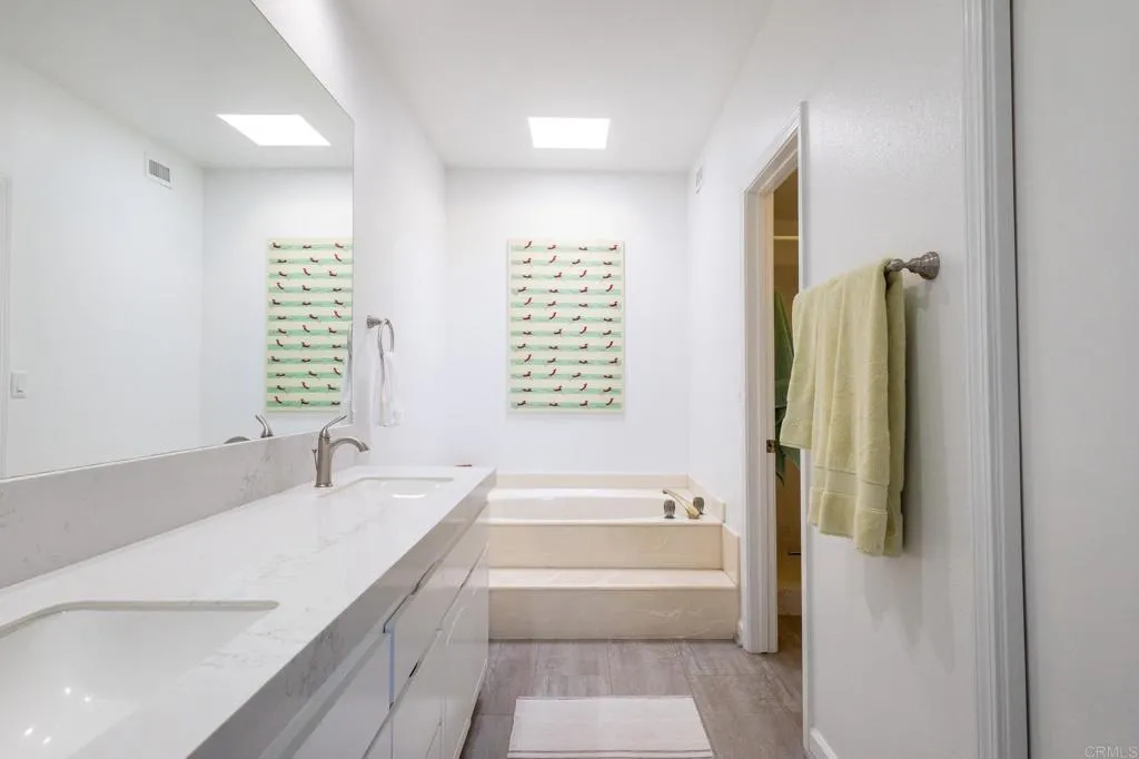 https://cdn.realtyfeed.com/cdn/127/306714793/2efdb9aa4ae1d0d9a752f3d93165b688.webp