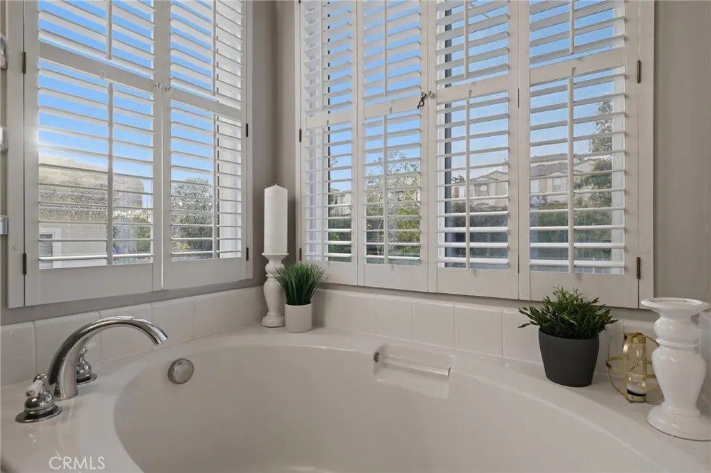 https://cdn.realtyfeed.com/cdn/127/306714832/09098e90af9a991ad049ab213f2adf56.webp