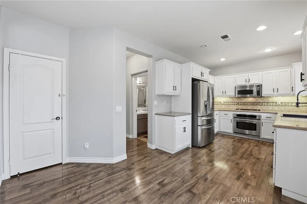 https://cdn.realtyfeed.com/cdn/127/306714832/179d9afa8a7243a608e31dff71bf2f39.webp