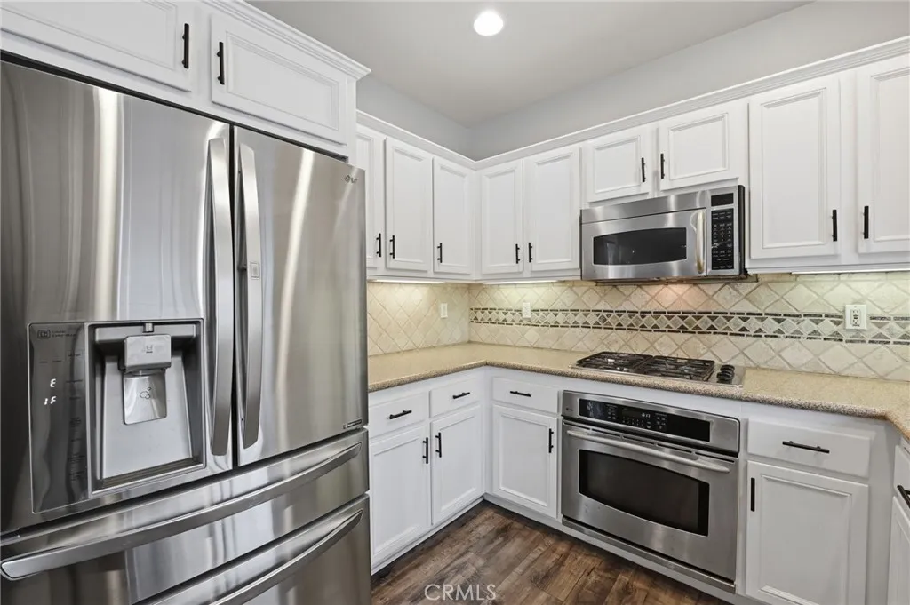 https://cdn.realtyfeed.com/cdn/127/306714832/414ad8b86a8d413d289738e86143a536.webp
