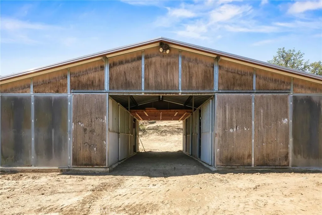 https://cdn.realtyfeed.com/cdn/127/306714837/c84306f47df8606848c327269a9eaef3.webp