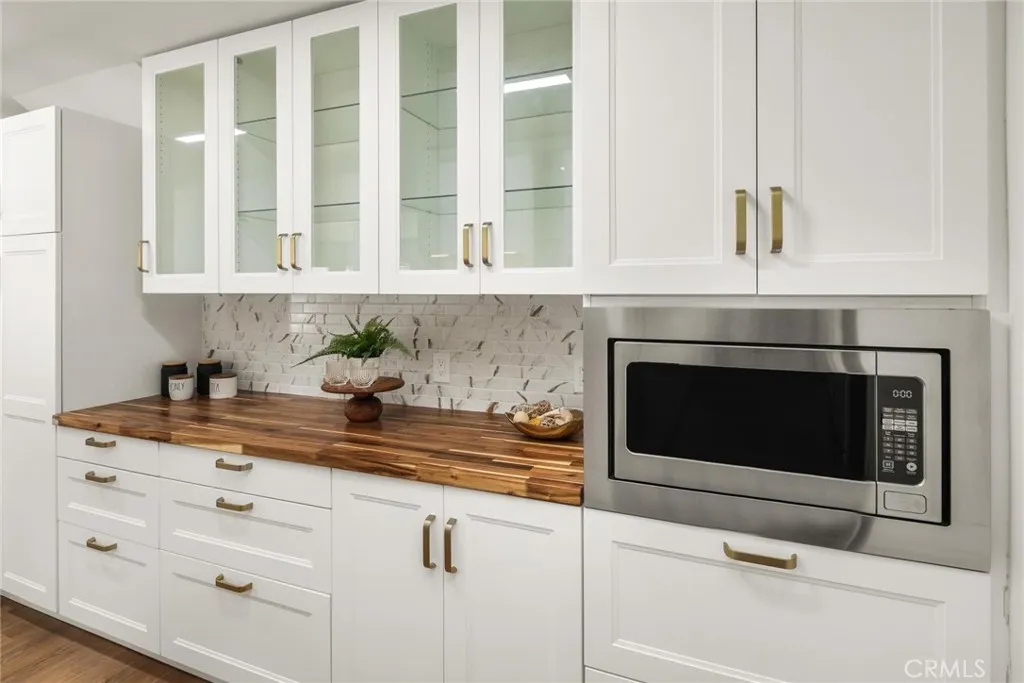https://cdn.realtyfeed.com/cdn/127/306714837/eec8cd16da00e79ad377370141ee9878.webp