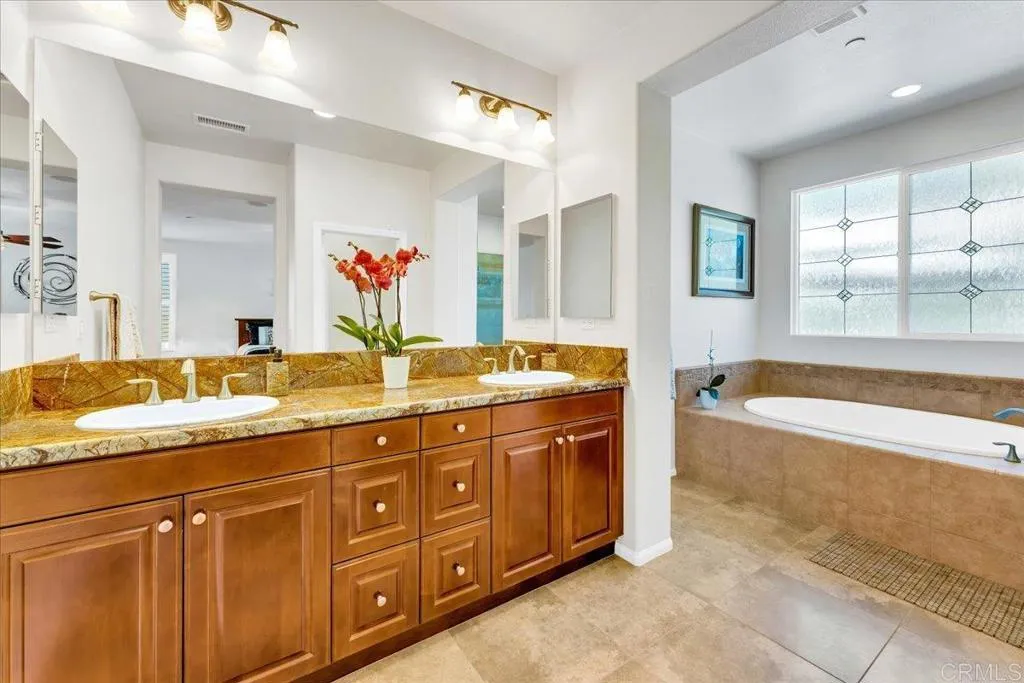 https://cdn.realtyfeed.com/cdn/127/306714858/2102c9a61af8a58023c740bea017eb8d.webp