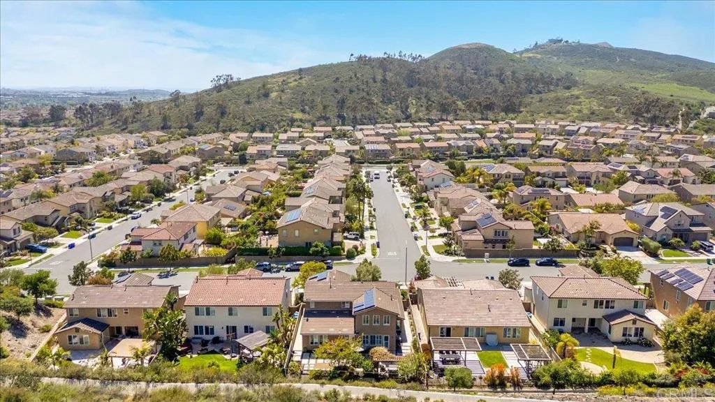 https://cdn.realtyfeed.com/cdn/127/306714858/51e2d115193dfe480e37df6e96f895f8.webp