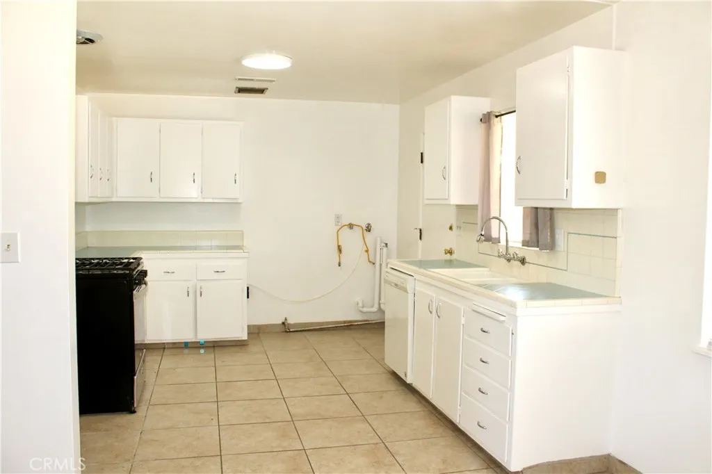 15975 Venango Road, Apple Valley, CA 92307 - Photo 5 of 23, Apple Valley, CA