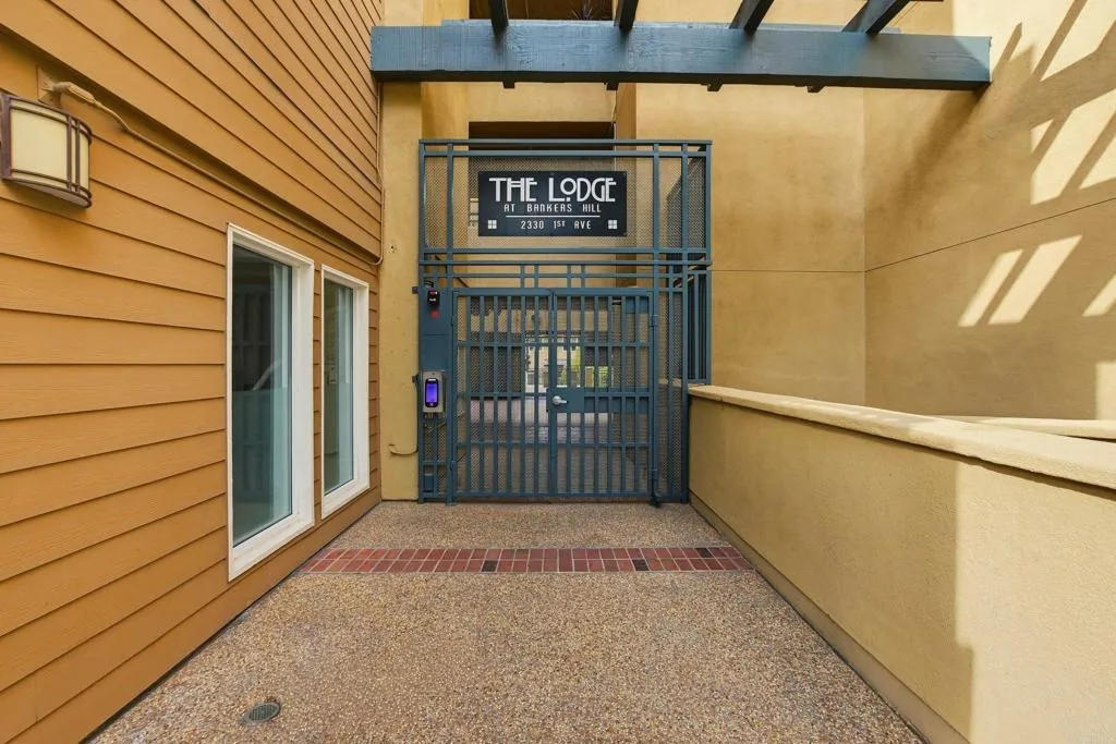 https://cdn.realtyfeed.com/cdn/127/306714868/53f3d0f64b7b770363b4964fe4d91b68.webp