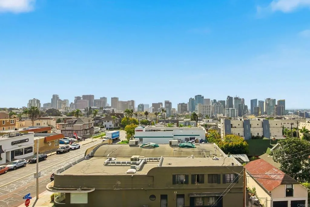 https://cdn.realtyfeed.com/cdn/127/306714868/ee4d4553da598c93240cf35d6f59289e.webp