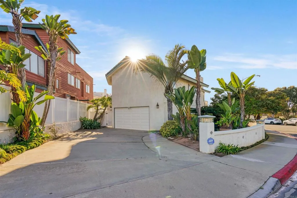 https://cdn.realtyfeed.com/cdn/127/306714900/adc304a1c664c21bcb7146490823cd35.webp