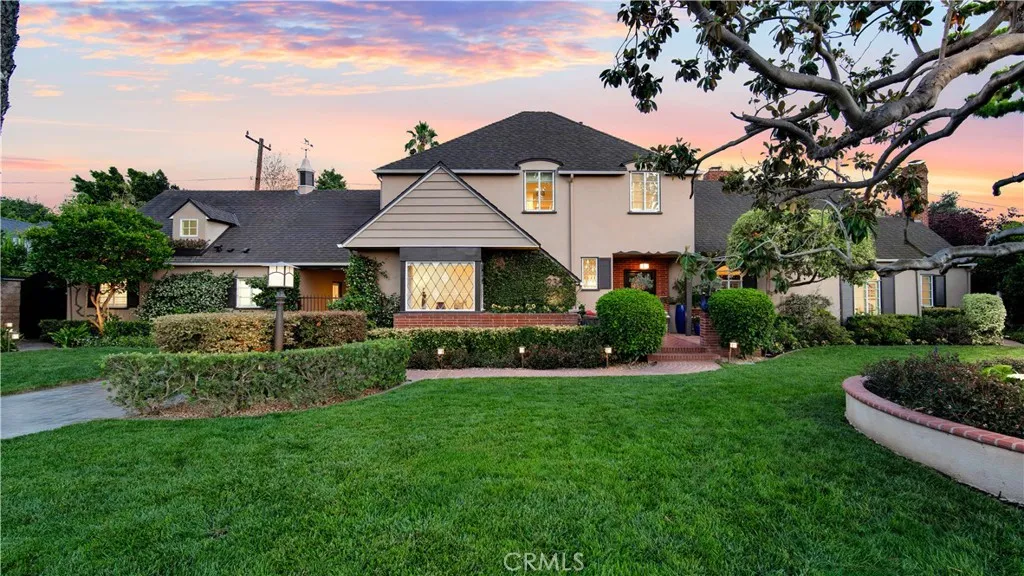 936 W River Lane