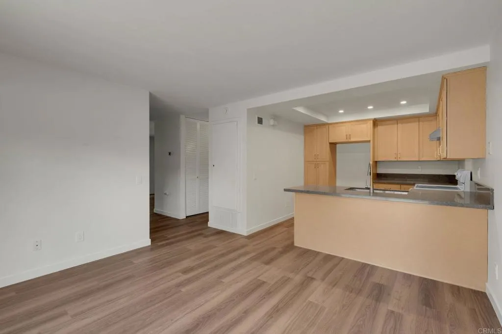 https://cdn.realtyfeed.com/cdn/127/306714929/83bcf50dcfa34d49698b3df76dea6116.webp