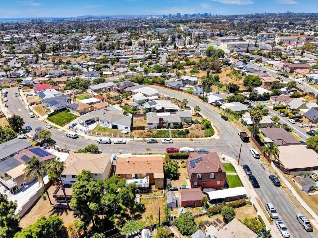 https://cdn.realtyfeed.com/cdn/127/306714967/c310dd1a384bc541052974dcd64569ba.webp