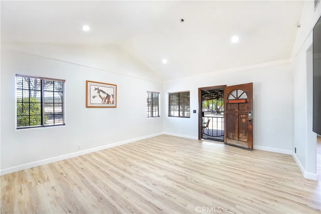 https://cdn.realtyfeed.com/cdn/127/306714970/d654f55908782bd2dbaf2f0411be4da7.webp