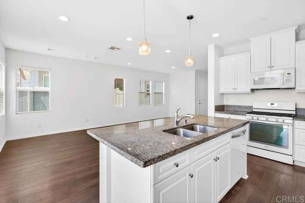 https://cdn.realtyfeed.com/cdn/127/306714988/145034ae87484733f13cadfa59d6de96.webp