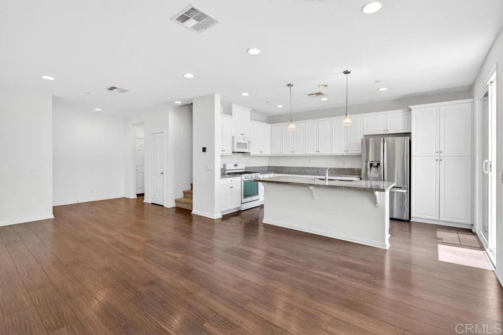 https://cdn.realtyfeed.com/cdn/127/306714988/541bccccff26a6a152ff386900ba7fa8.webp