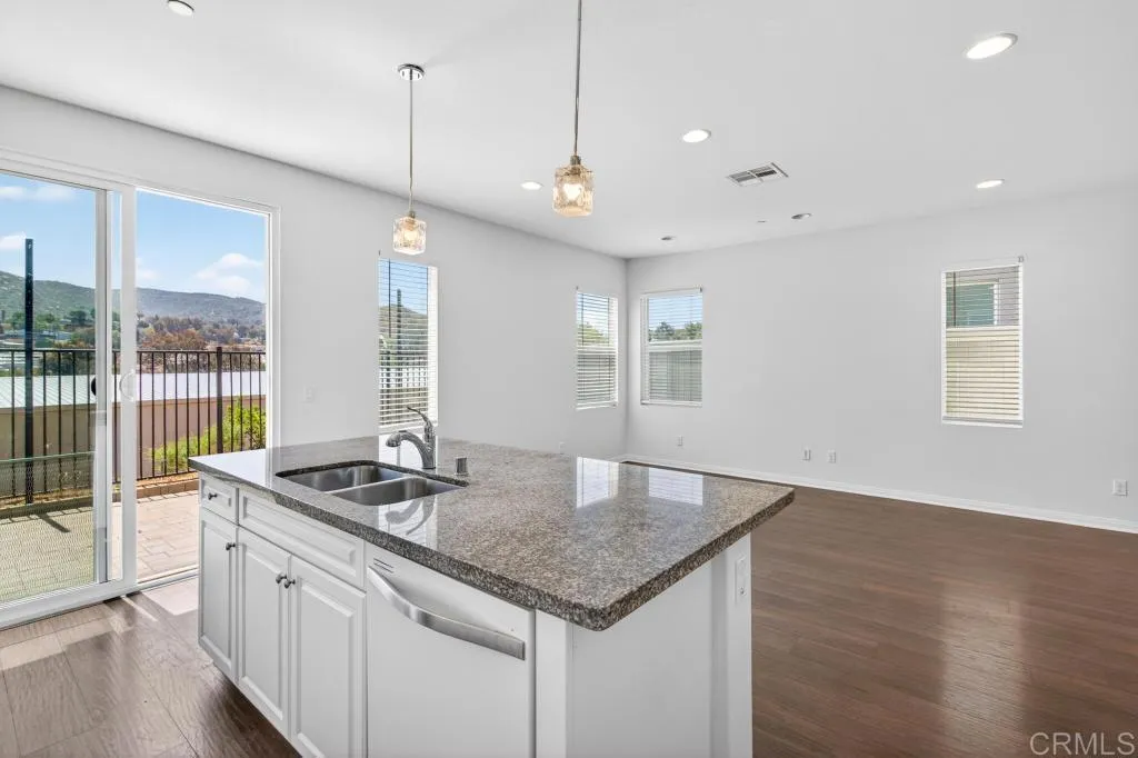 https://cdn.realtyfeed.com/cdn/127/306714988/76aa17f8e0d4c40dcc319d0ed5ad17f3.webp