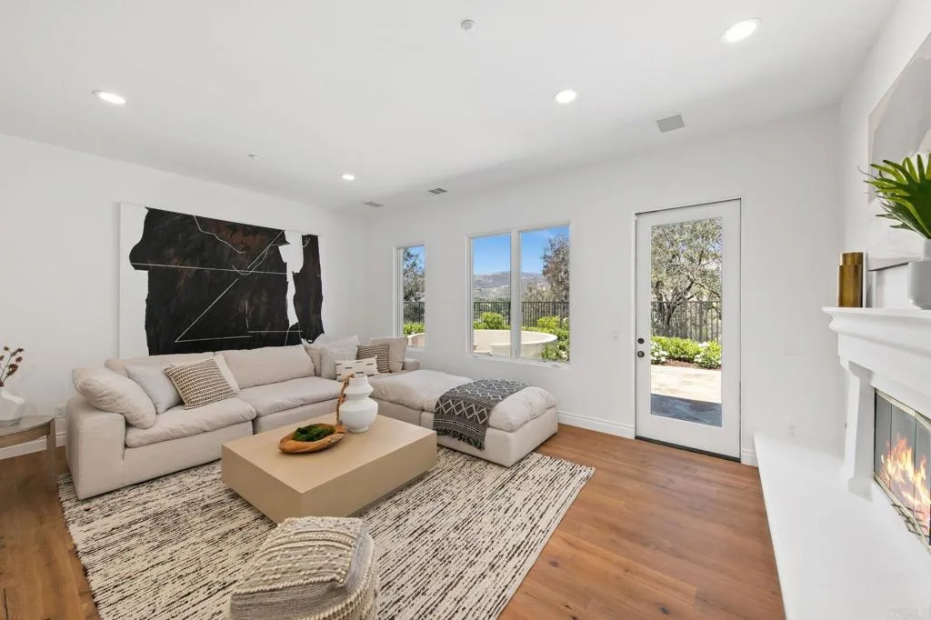 https://cdn.realtyfeed.com/cdn/127/306714999/2863d167969c45e0a6cc81b37b62df0e.webp