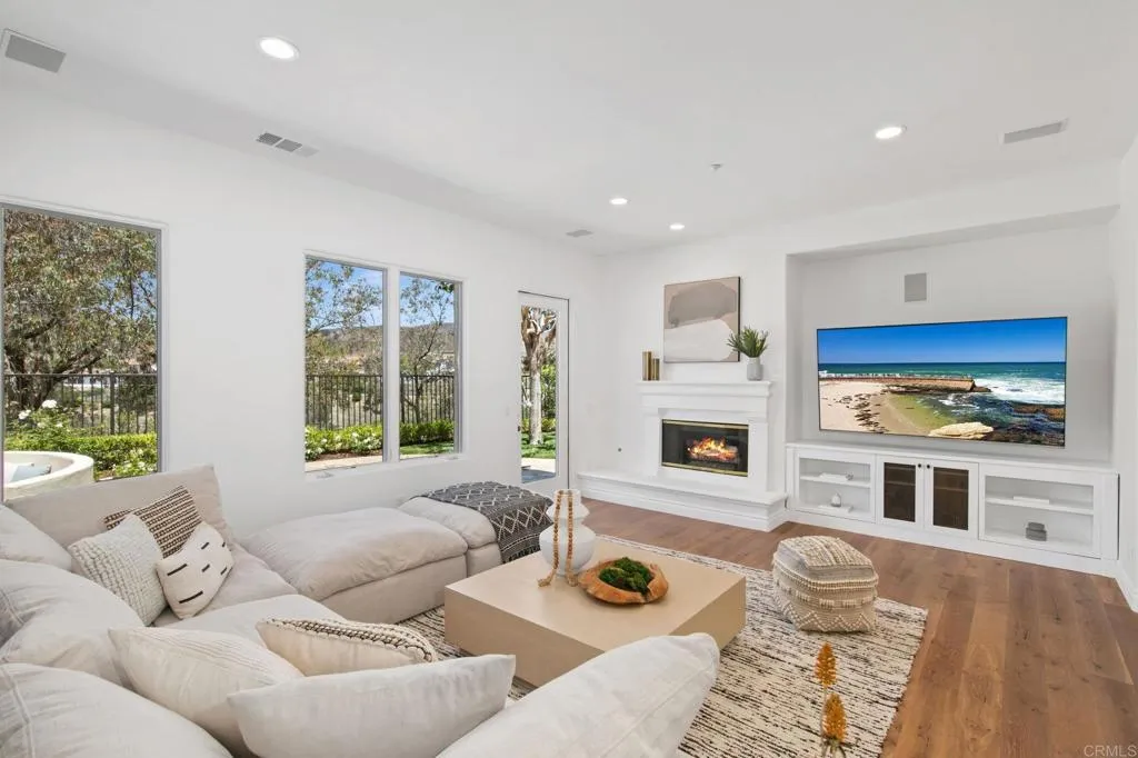https://cdn.realtyfeed.com/cdn/127/306714999/8d914daa85a44ca73e6e07ba0bab5e39.webp