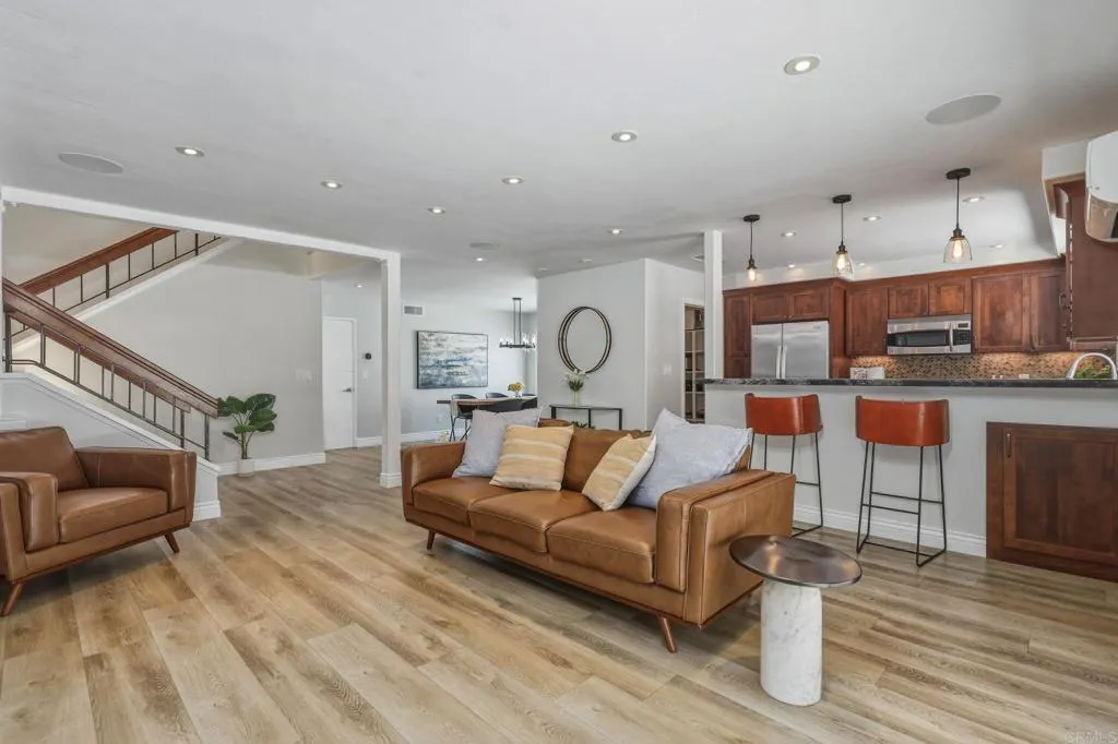https://cdn.realtyfeed.com/cdn/127/306715014/35ed1fda897bede829a6ba20c3d3c627.webp