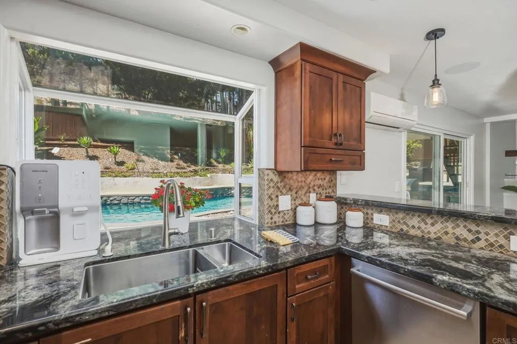 https://cdn.realtyfeed.com/cdn/127/306715014/d8ce446758531f4d8f0e9d442ce600e3.webp