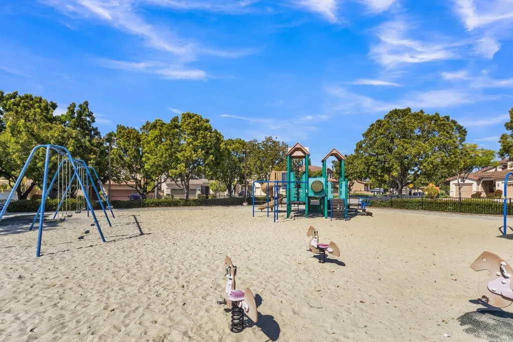 https://cdn.realtyfeed.com/cdn/127/306715107/2ef853882e84f6ae85df84d216d08ae6.webp