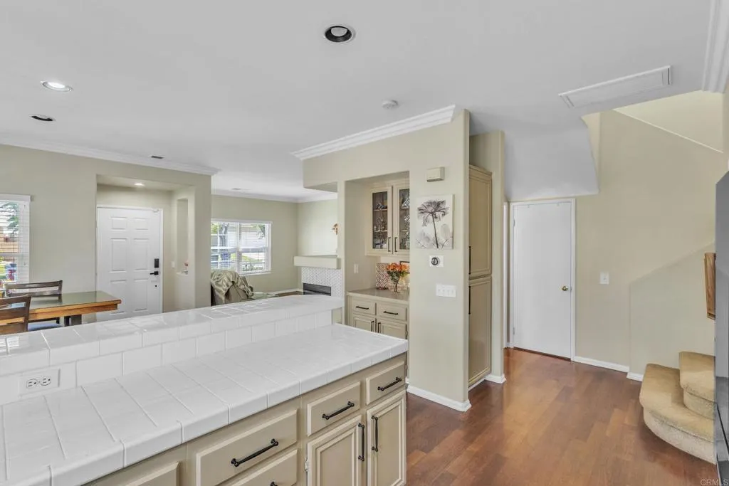 https://cdn.realtyfeed.com/cdn/127/306715107/ff85e4fc016c477a30be1599825b81e1.webp