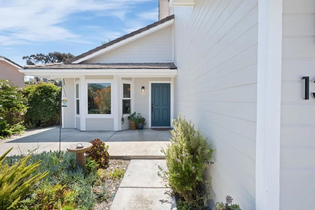 https://cdn.realtyfeed.com/cdn/127/306715115/06a115c09cde70b30575f048c32bee11.webp