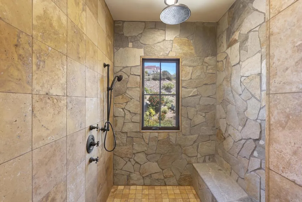 https://cdn.realtyfeed.com/cdn/127/306715129/35bb545ce2c5010978d97a75325ba280.webp