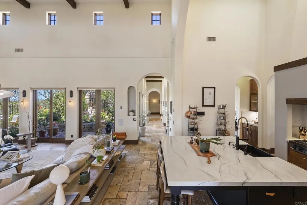 https://cdn.realtyfeed.com/cdn/127/306715129/a9208e62c808df1f17de6e1a8bd75c7b.webp