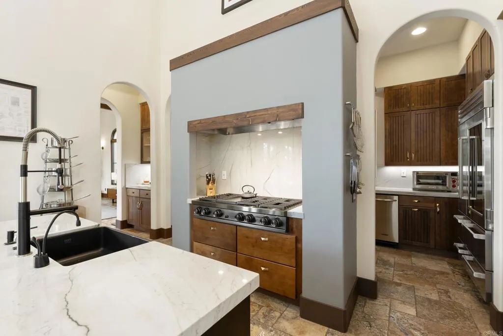 https://cdn.realtyfeed.com/cdn/127/306715129/b598ad02f5680ff0be9573193b3cc73a.webp