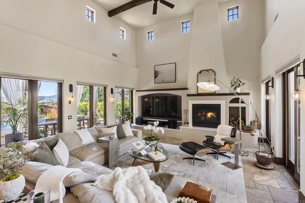 https://cdn.realtyfeed.com/cdn/127/306715129/b962a8ec9a8b40f4f422c6897e9ca2bb.webp