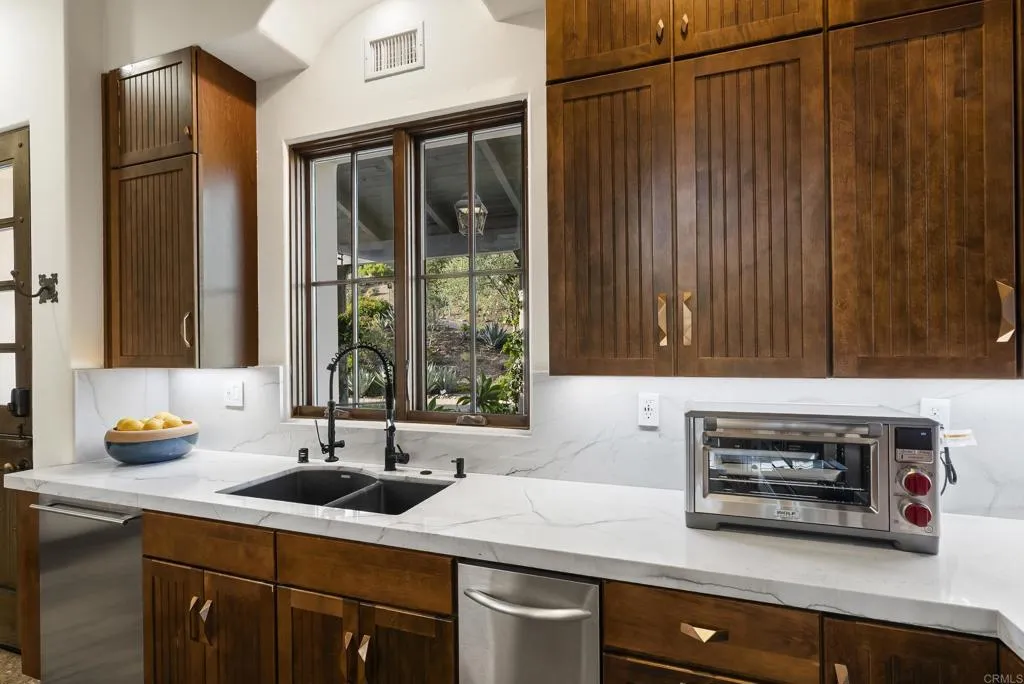 https://cdn.realtyfeed.com/cdn/127/306715129/f385532c33c2823240b44140f39853b1.webp