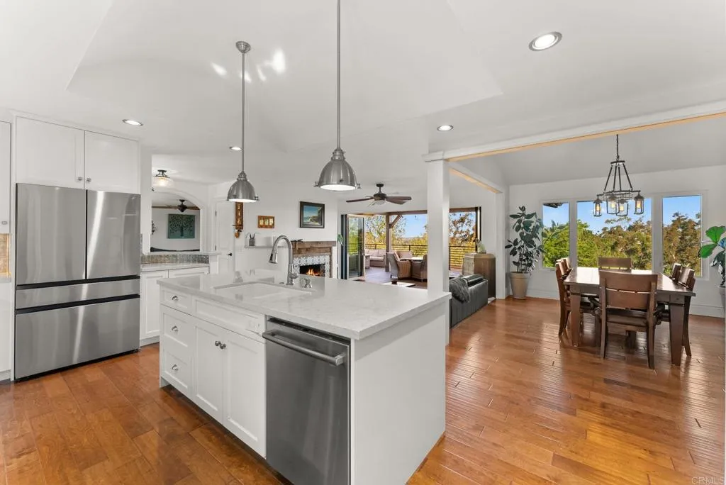 https://cdn.realtyfeed.com/cdn/127/306715134/335bbca16d9260910cedf2a10706354a.webp