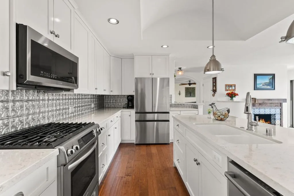 https://cdn.realtyfeed.com/cdn/127/306715134/3a21d835c860e315030d2a94ccfe43a8.webp