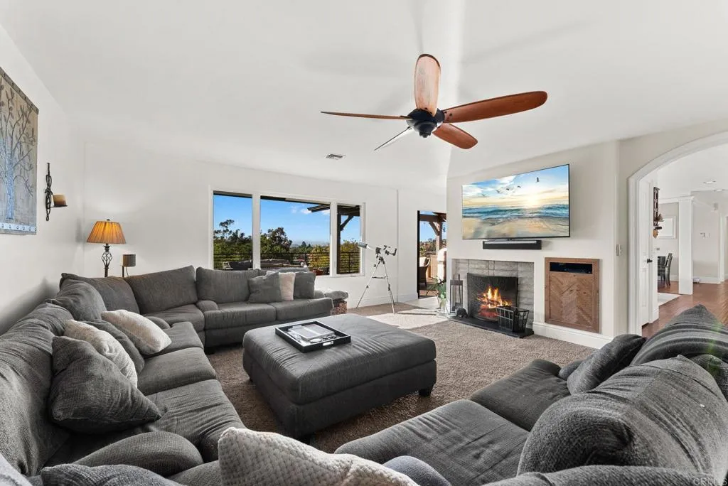 https://cdn.realtyfeed.com/cdn/127/306715134/c1e5d5481a908192ead05149a12c0208.webp
