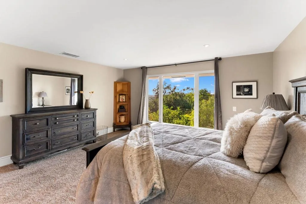 https://cdn.realtyfeed.com/cdn/127/306715134/e8396d4049c14ebfff1692f7984451ff.webp