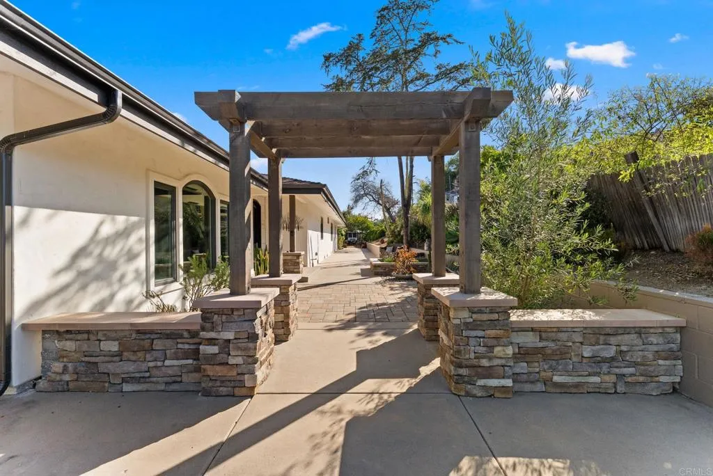 https://cdn.realtyfeed.com/cdn/127/306715134/ff6b1132f5514303e5e3bbc8efc0e2f4.webp