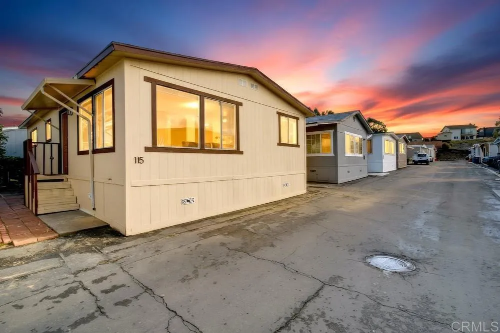https://cdn.realtyfeed.com/cdn/127/306715245/a2499611bec190eea0f3d069e89394ff.webp
