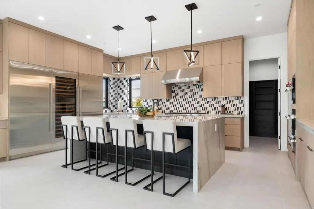 https://cdn.realtyfeed.com/cdn/127/306715246/0574d60e1f7c78b5ba5df982e791de8f.webp