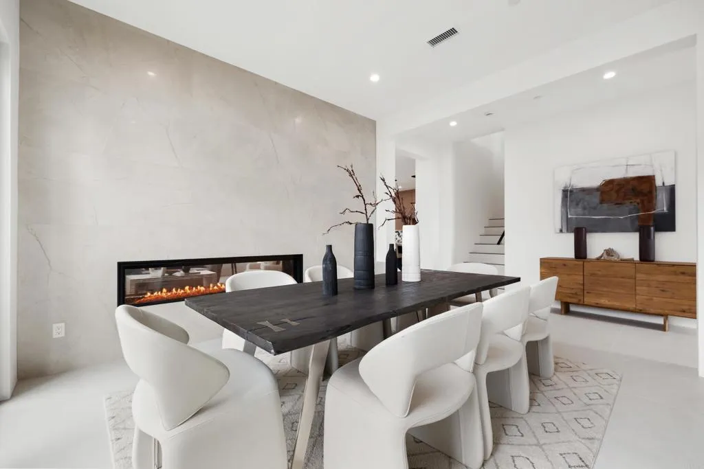 https://cdn.realtyfeed.com/cdn/127/306715246/374dfac1b0897a6e8c3e30d9561fc22c.webp