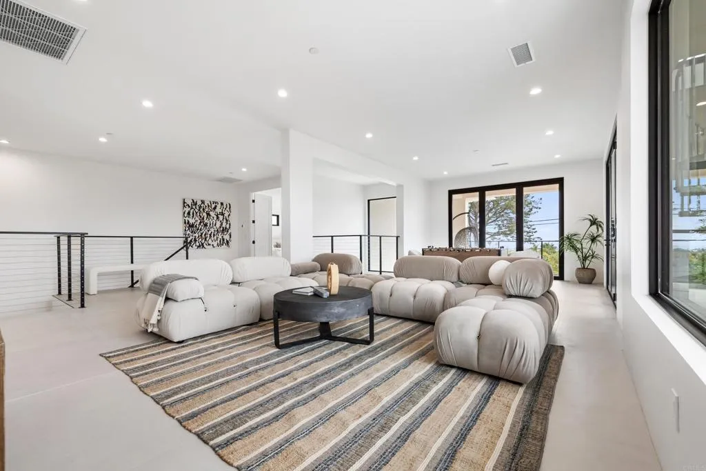 https://cdn.realtyfeed.com/cdn/127/306715246/bf4ff2b74faa810e9205314d43495590.webp
