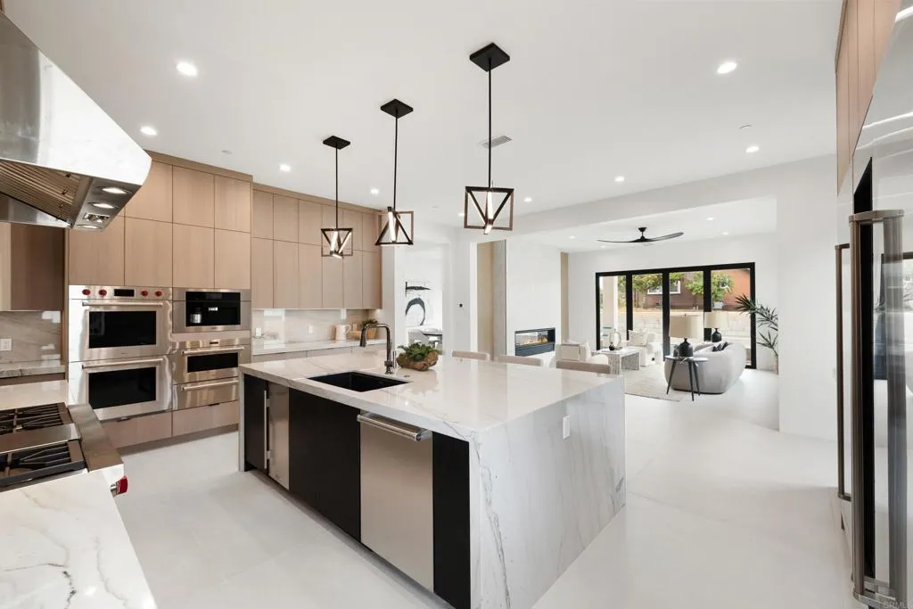 https://cdn.realtyfeed.com/cdn/127/306715246/d50bfc0a917173a361ba44d8816f0801.webp