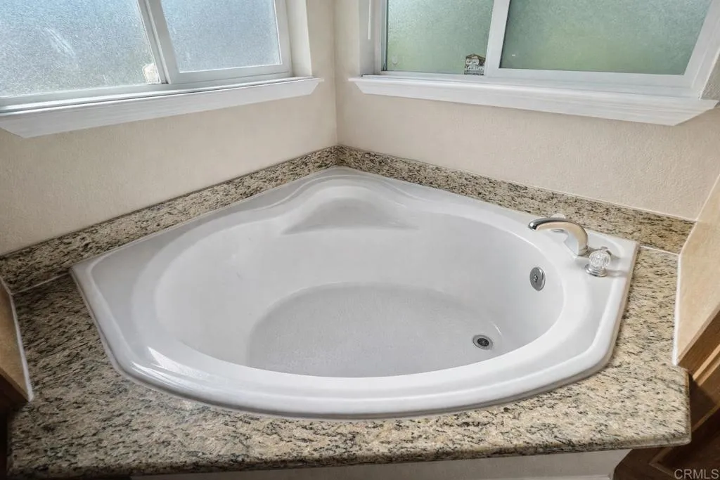 https://cdn.realtyfeed.com/cdn/127/306715292/136dfe7bd4c3c33fd94af42364989f1e.webp