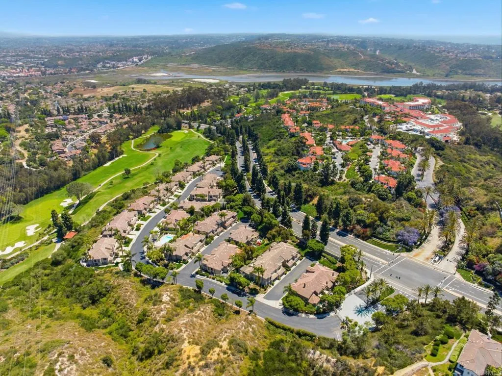 https://cdn.realtyfeed.com/cdn/127/306715303/4b8a1ebd41f3001098e7c8cf43520bc1.webp
