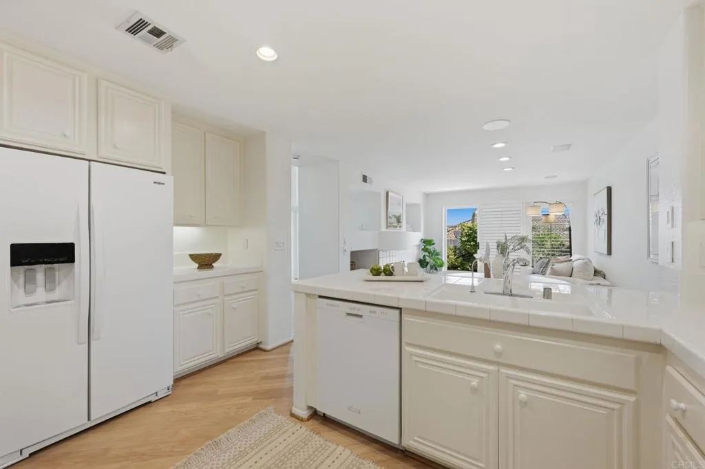https://cdn.realtyfeed.com/cdn/127/306715303/c66ebcc3b5c1c57a07e3cedd70431119.webp