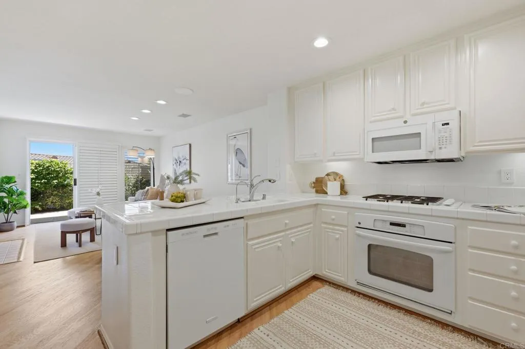 https://cdn.realtyfeed.com/cdn/127/306715303/ce544304204e5823e1e04d0594b5d42c.webp