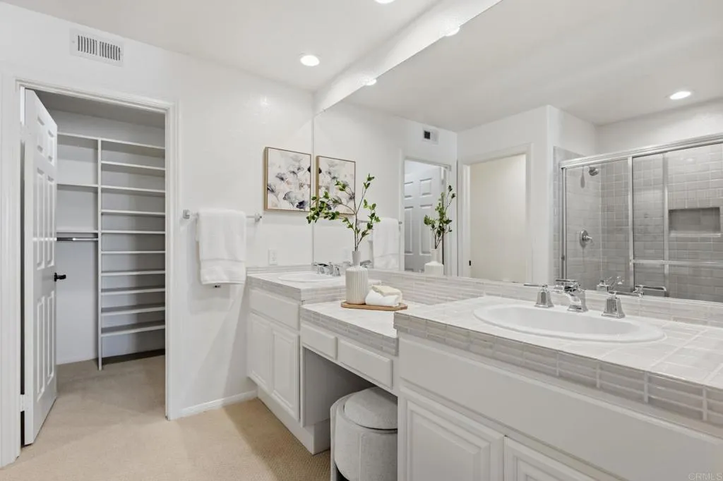 https://cdn.realtyfeed.com/cdn/127/306715303/f8c04436ff5c559949d85ec52309cf6f.webp