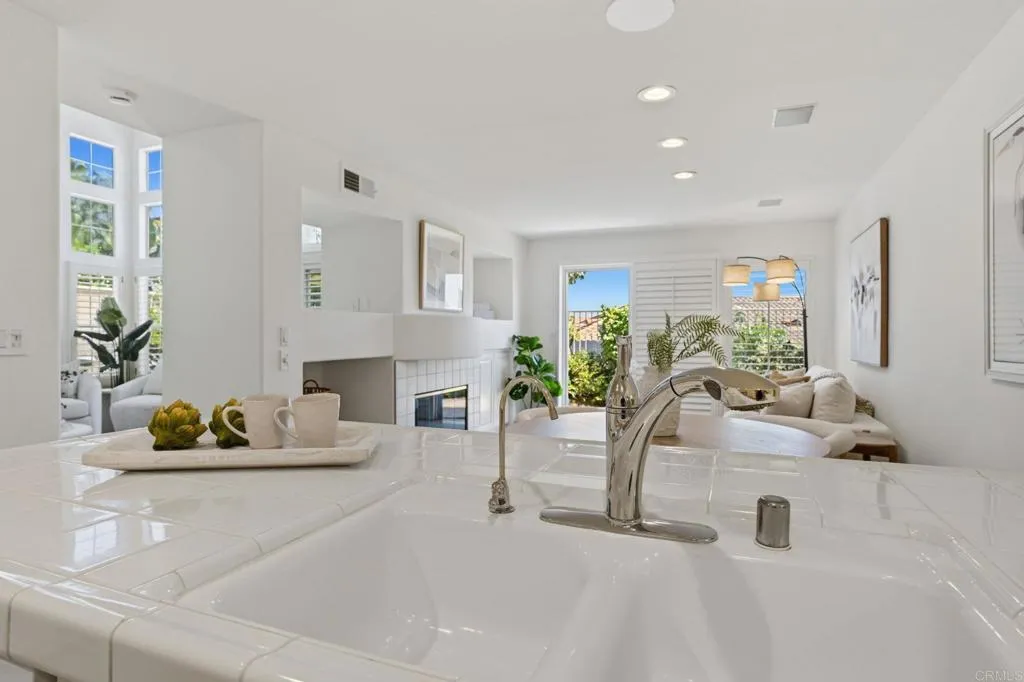 https://cdn.realtyfeed.com/cdn/127/306715303/f9a56e7eb2508ad5257fe856c8ad0d64.webp